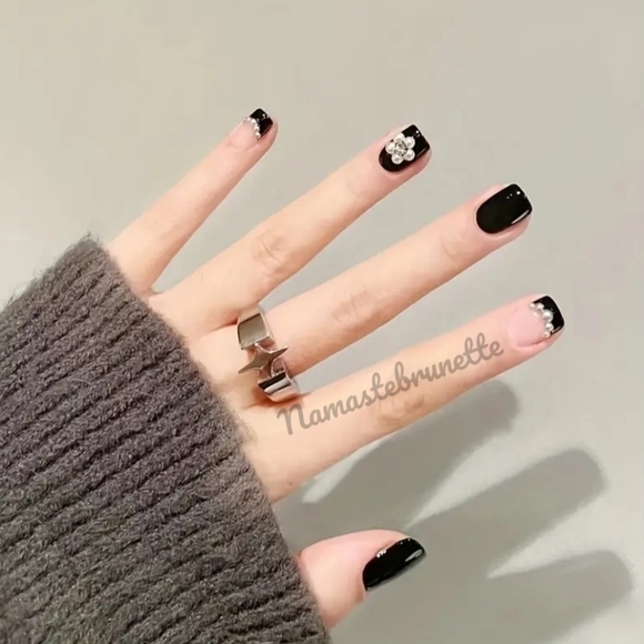 Pearl Black French Tip Manicure Press On Nails - Picture 5 of 14